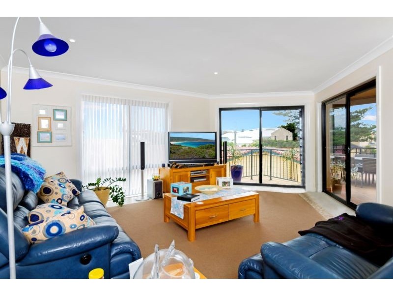 25 Werrina Parade, Blue Bay NSW 2261