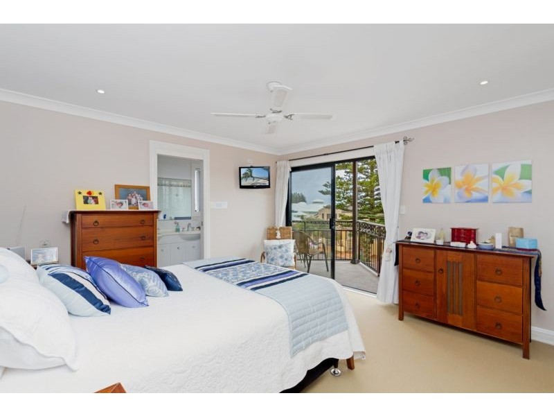 25 Werrina Parade, Blue Bay NSW 2261