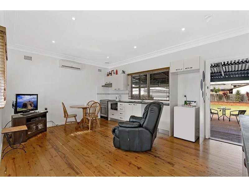 38 St James Avenue, Berkeley Vale NSW 2261