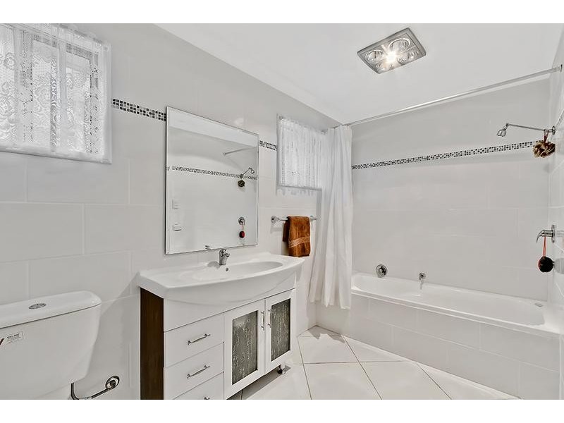 335 Lakedge Avenue, Berkeley Vale NSW 2261