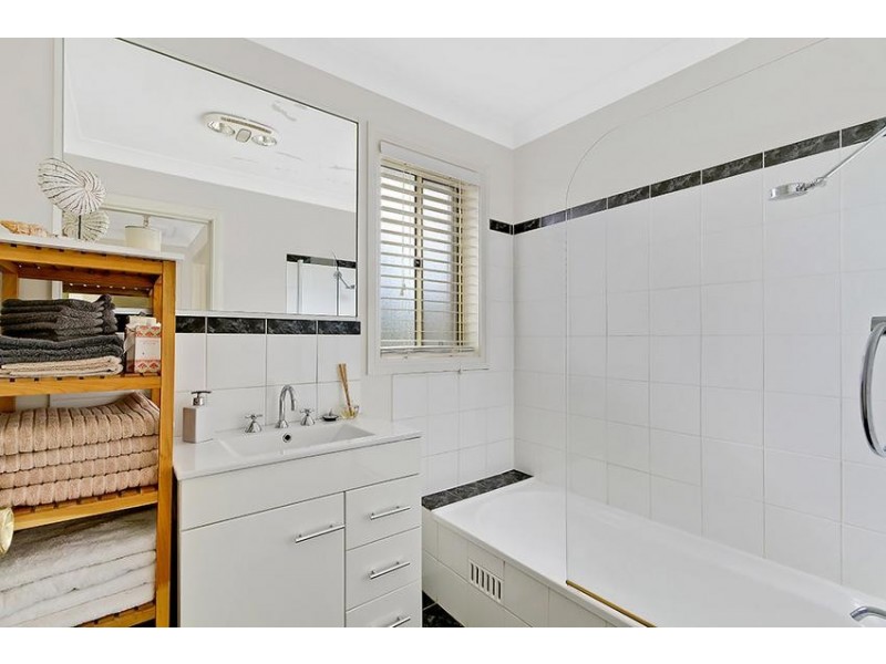 1/16 Creighton Lane, Point Frederick NSW 2250