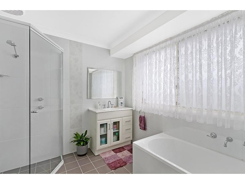 36 Castlereagh Crescent, Bateau Bay NSW 2261