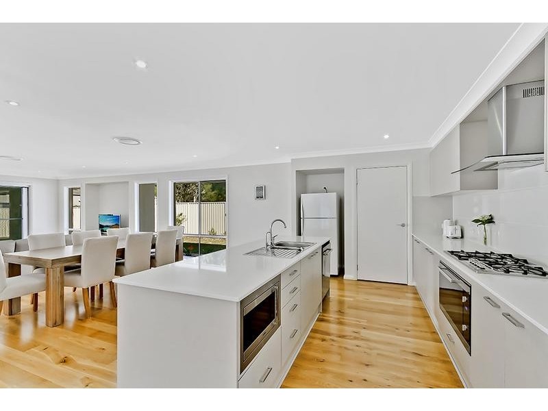 6 Woodstork Cl, Tumbi Umbi NSW 2261