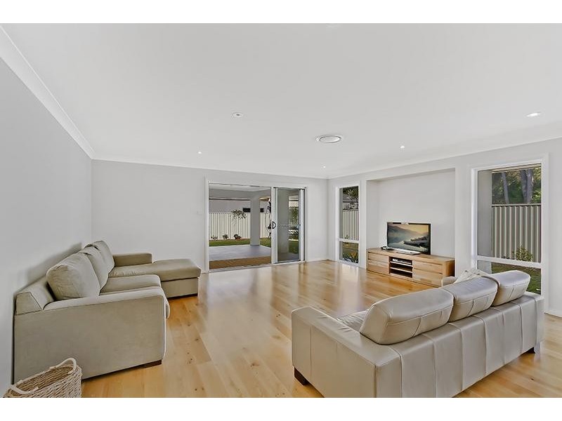 6 Woodstork Cl, Tumbi Umbi NSW 2261