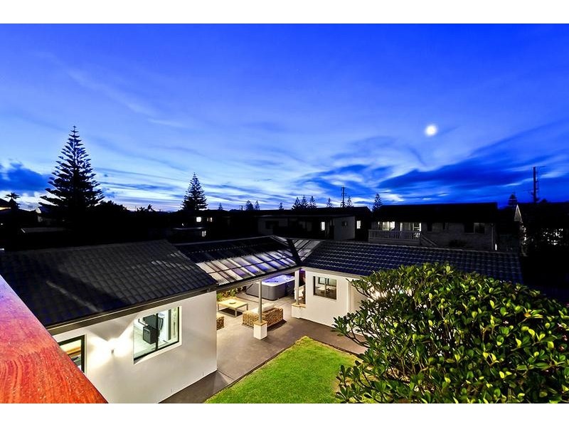 18 Curtis Parade, The Entrance North NSW 2261