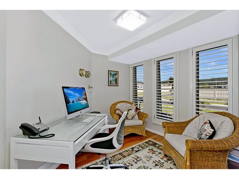 35 Blue Crane Cl, Tumbi Umbi NSW 2261