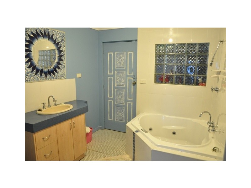 42 Wyong Road, Berkeley Vale NSW 2261