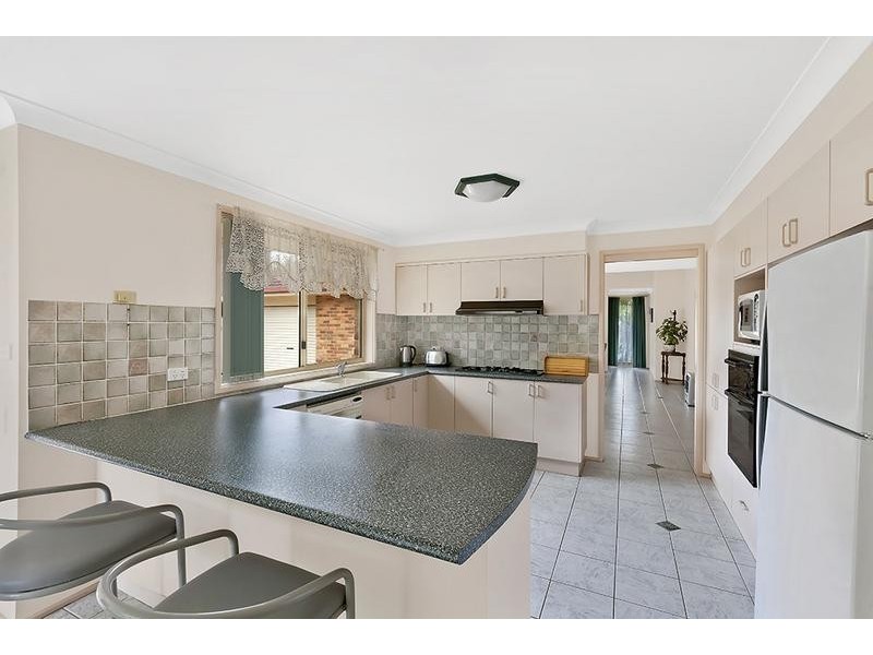 31 Castlereagh Crescent, Bateau Bay NSW 2261