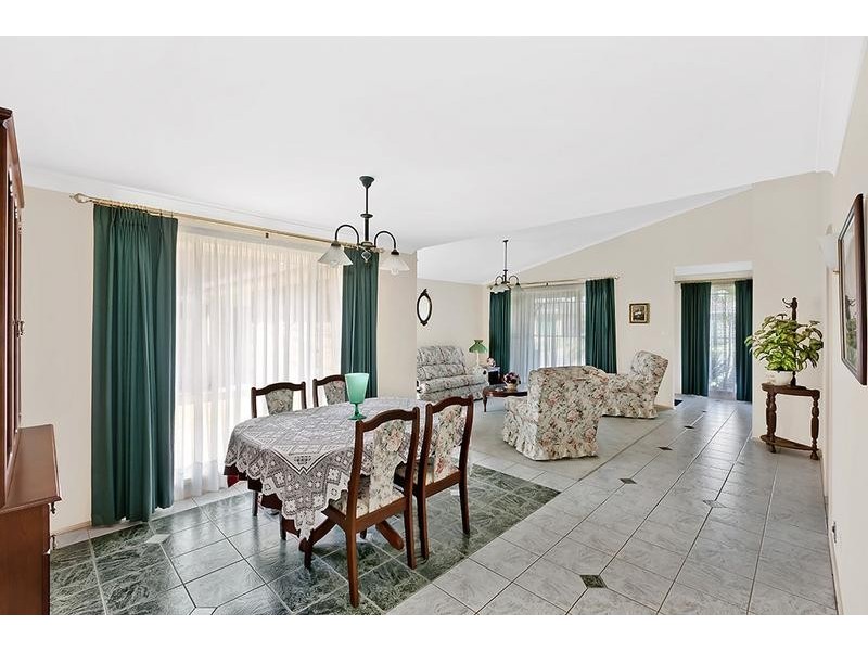 31 Castlereagh Crescent, Bateau Bay NSW 2261