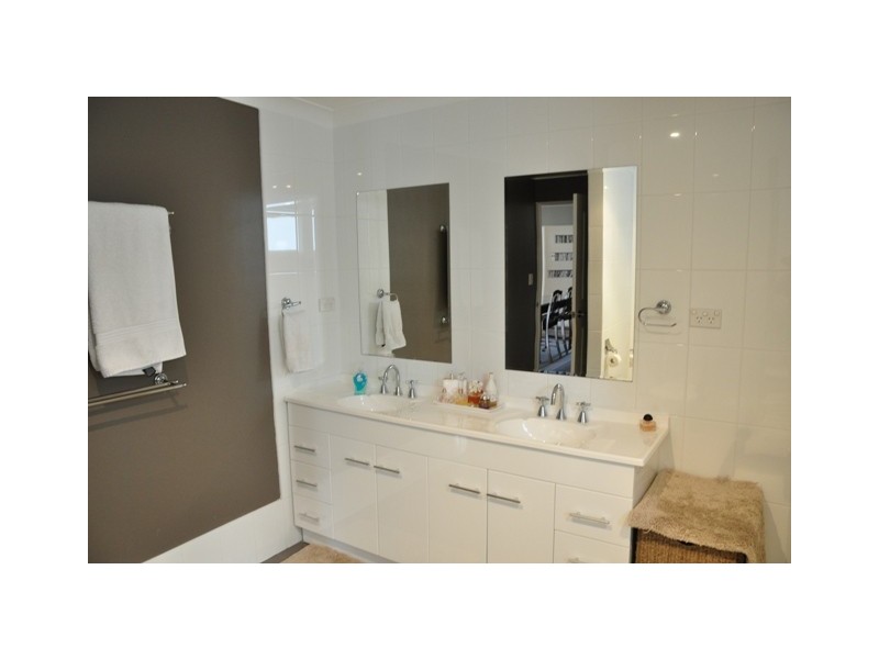 18 Kurruba Parade, Berkeley Vale NSW 2261