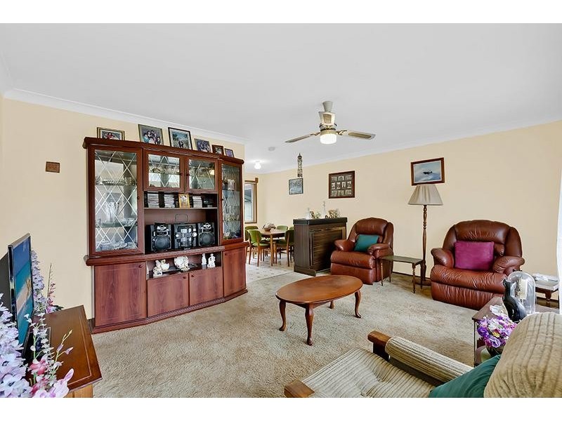 20 Panorama Parade, Berkeley Vale NSW 2261