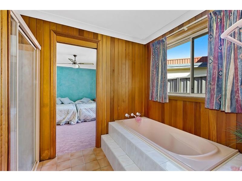 69 Dampier Boulevard, Killarney Vale NSW 2261