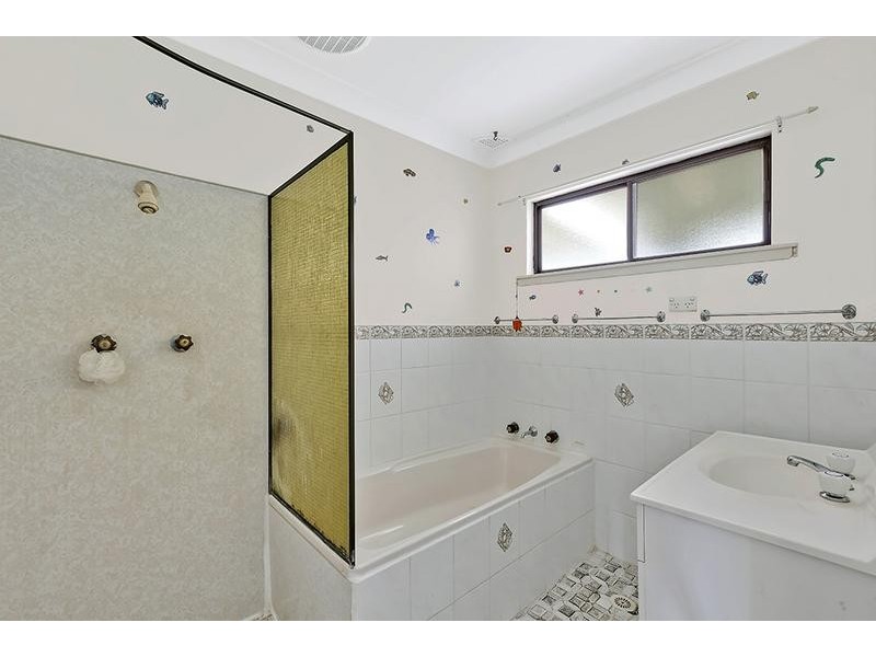 19 St James Avenue, Berkeley Vale NSW 2261