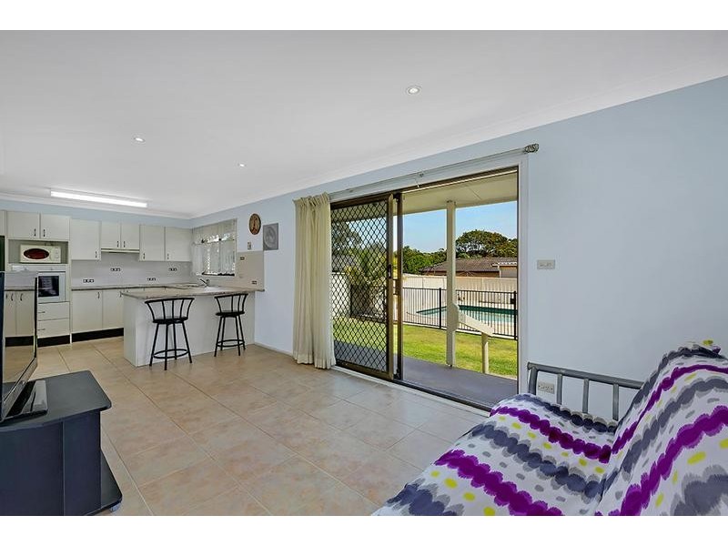 44 Marlowe Road, Bateau Bay NSW 2261