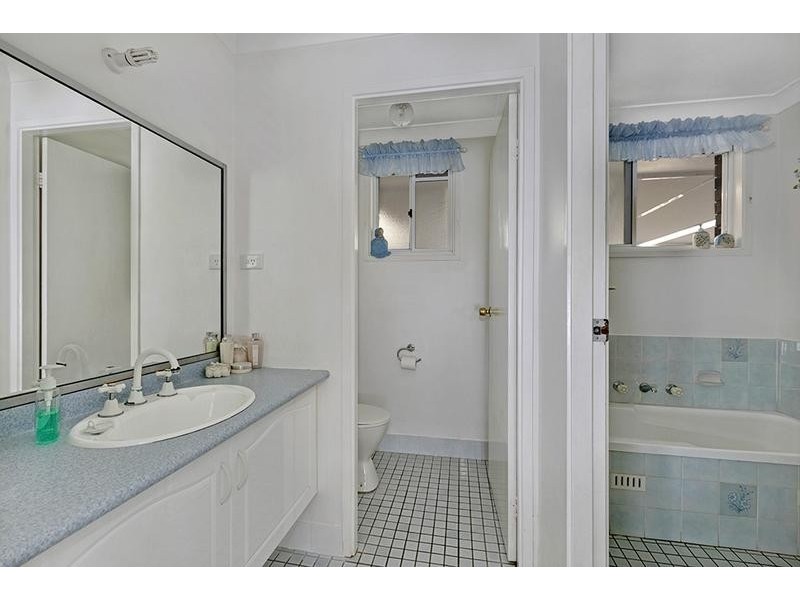 1 Gwydir Street, Bateau Bay NSW 2261