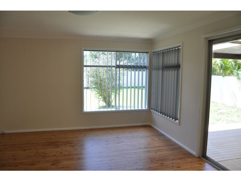 7 Colleen Street, Berkeley Vale NSW 2261