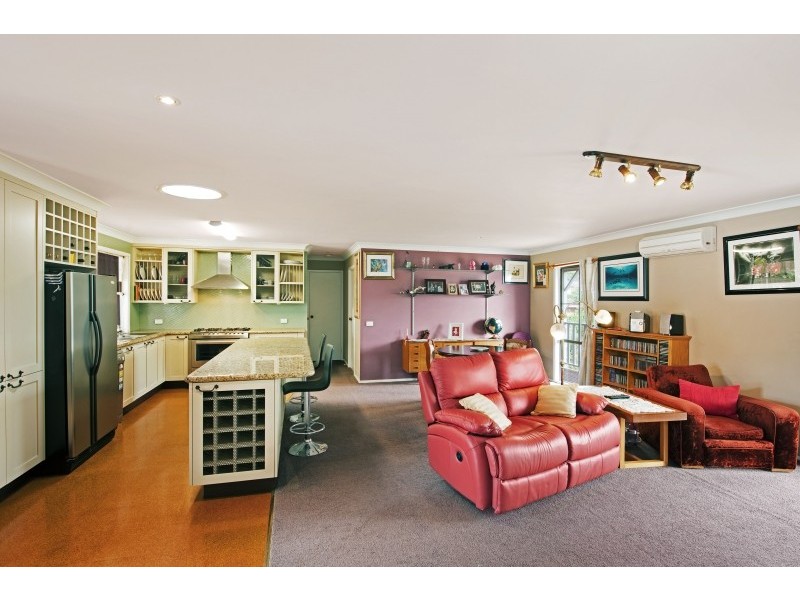 13 Lincoln Close, Bateau Bay NSW 2261