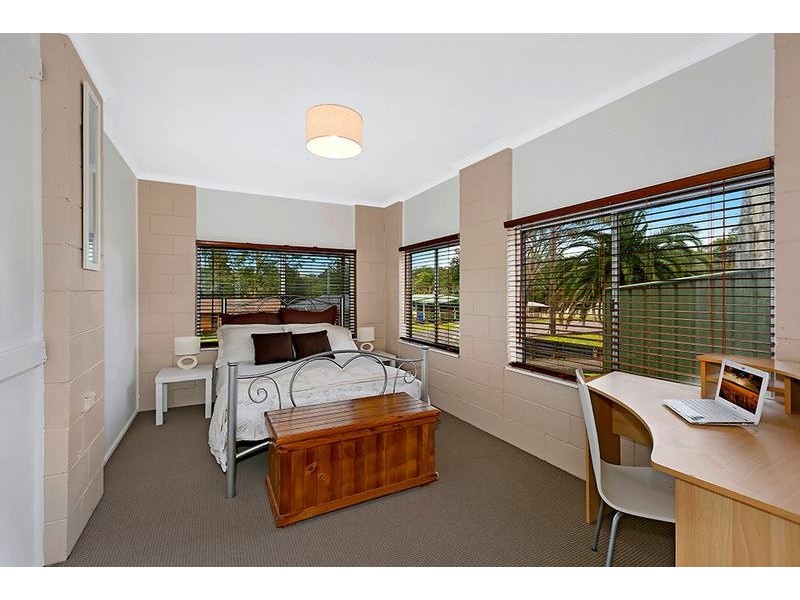47 Albatross Road, Berkeley Vale NSW 2261