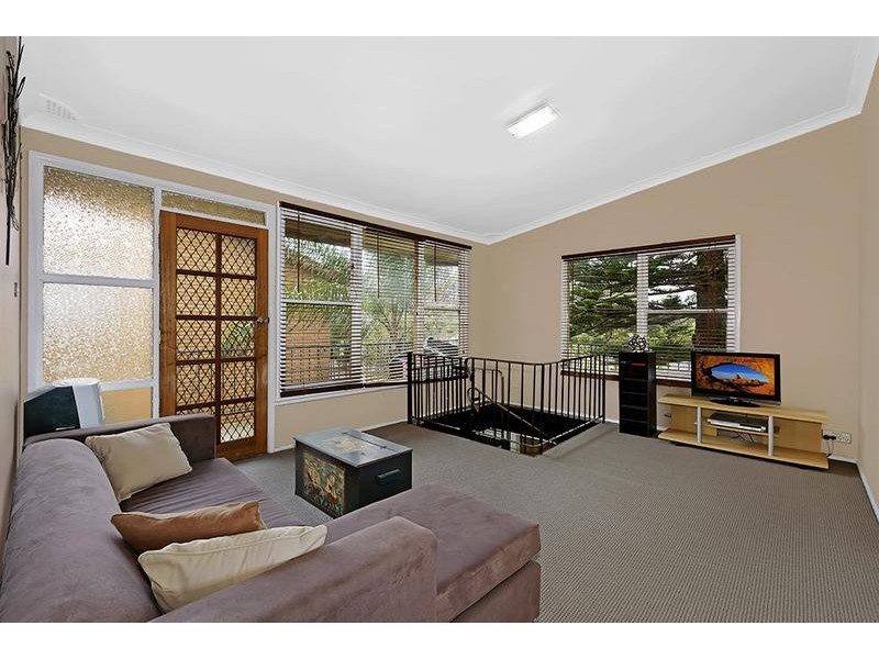 47 Albatross Road, Berkeley Vale NSW 2261