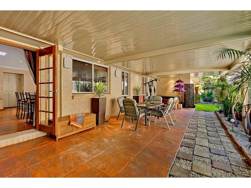 4 Lachlan Place, Berkeley Vale NSW 2261