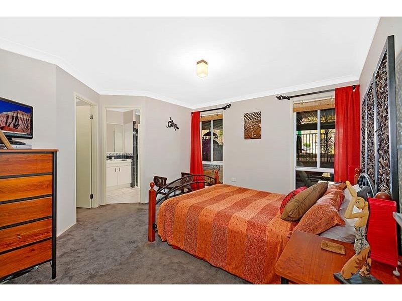 4 Lachlan Place, Berkeley Vale NSW 2261