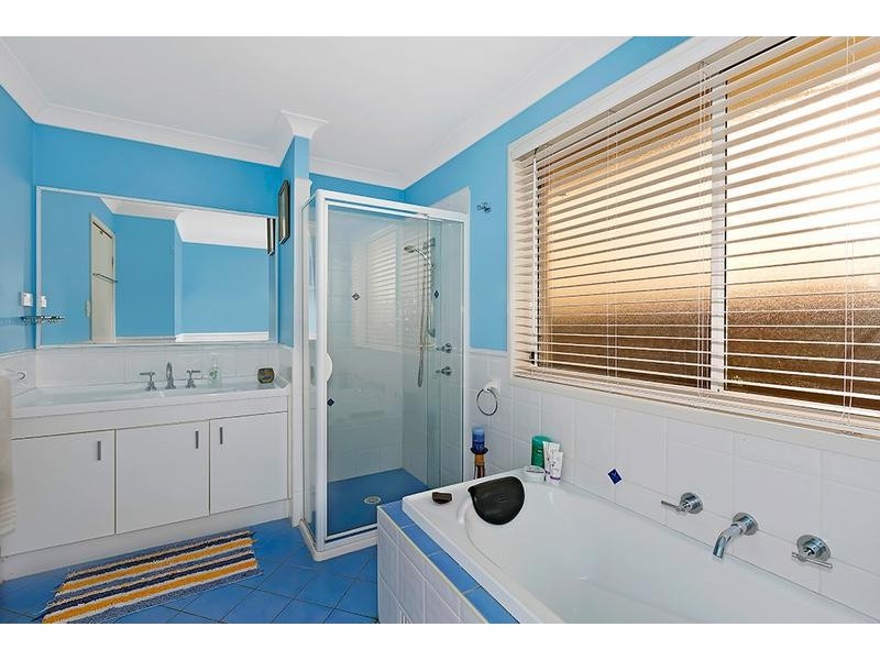4 Lachlan Place, Berkeley Vale NSW 2261