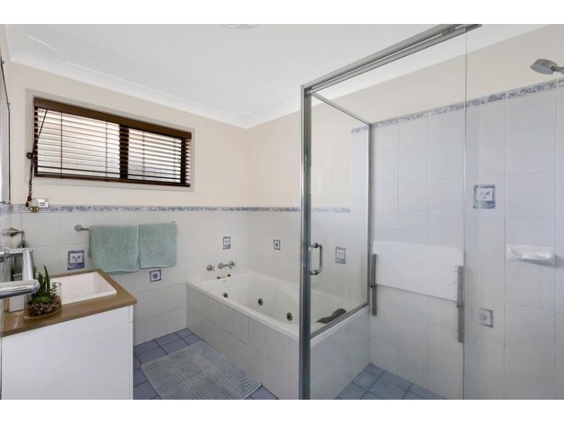 23 Clare Crescent, Berkeley Vale NSW 2261