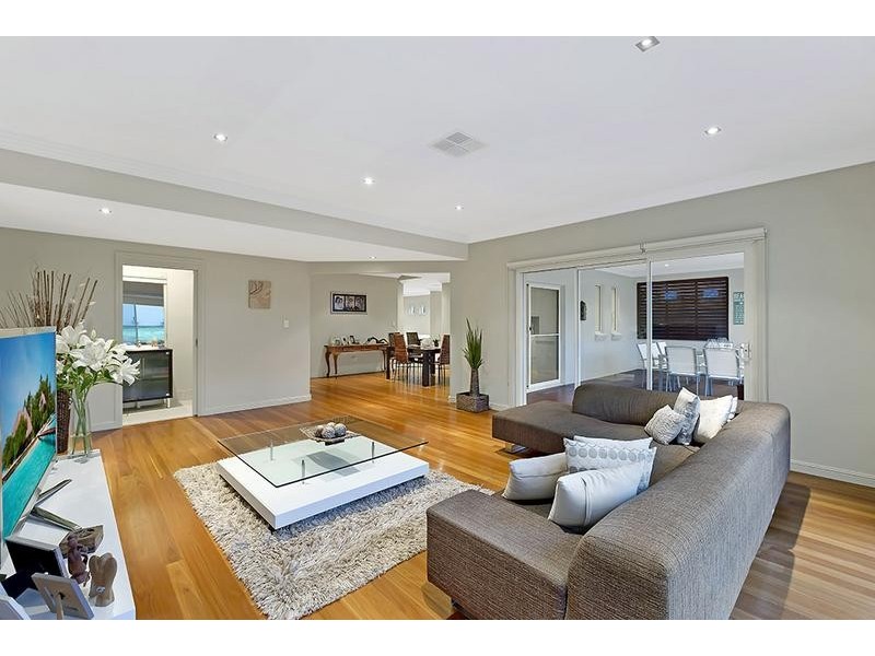 35 Barry Street, Bateau Bay NSW 2261