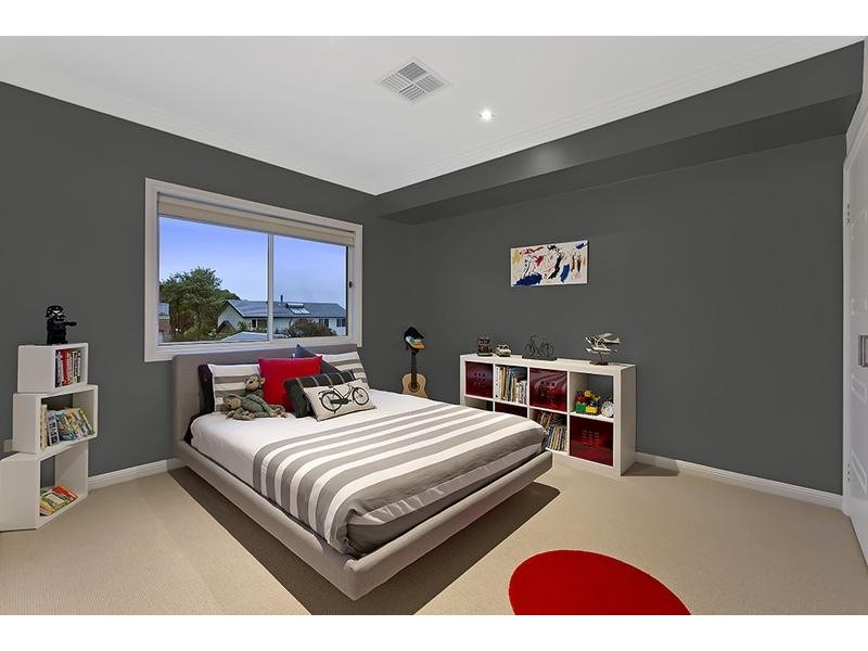 35 Barry Street, Bateau Bay NSW 2261