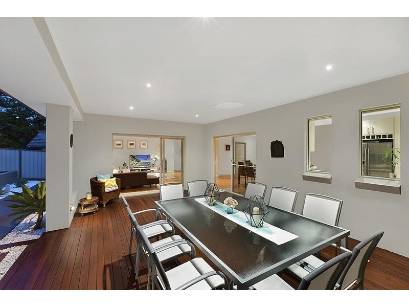 35 Barry Street, Bateau Bay NSW 2261