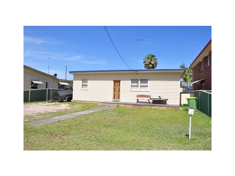 30 Tasman Ave, Killarney Vale NSW 2261