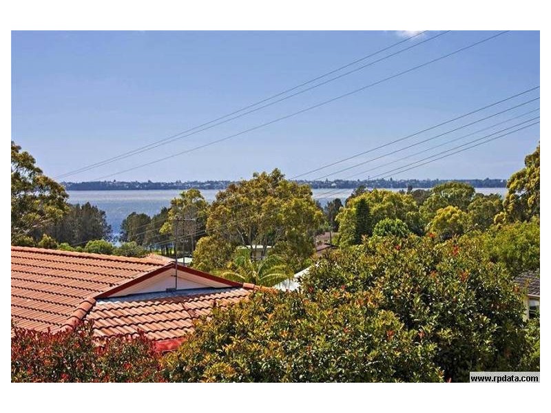 1 Shannon Parade, Berkeley Vale NSW 2261