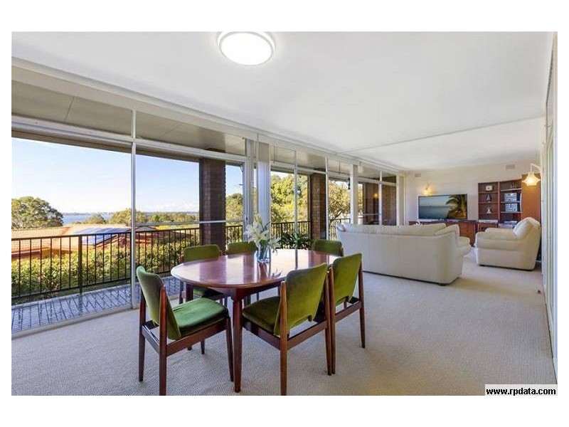 1 Shannon Parade, Berkeley Vale NSW 2261