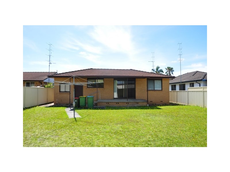 92 Kathleen White Crescent, Killarney Vale NSW 2261