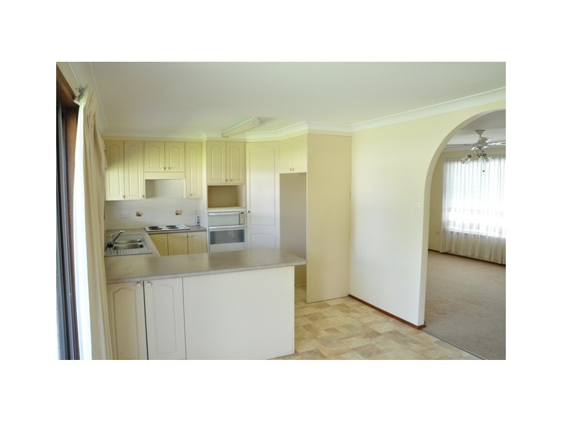 92 Kathleen White Crescent, Killarney Vale NSW 2261