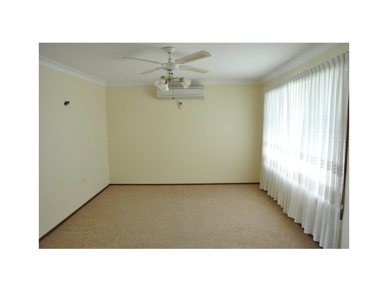 92 Kathleen White Crescent, Killarney Vale NSW 2261