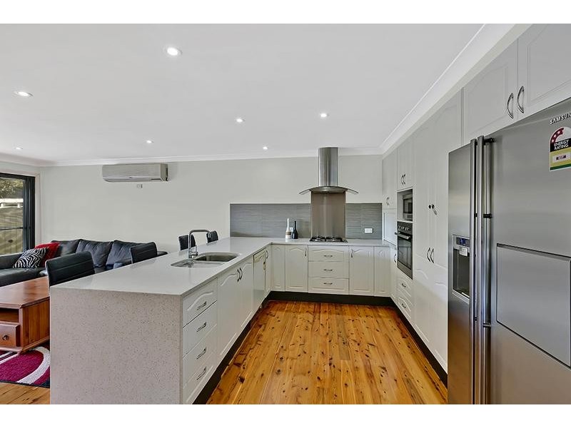 4 Buckingham Road, Berkeley Vale NSW 2261