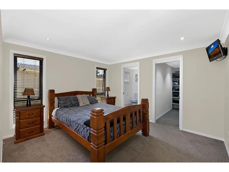 4 Buckingham Road, Berkeley Vale NSW 2261