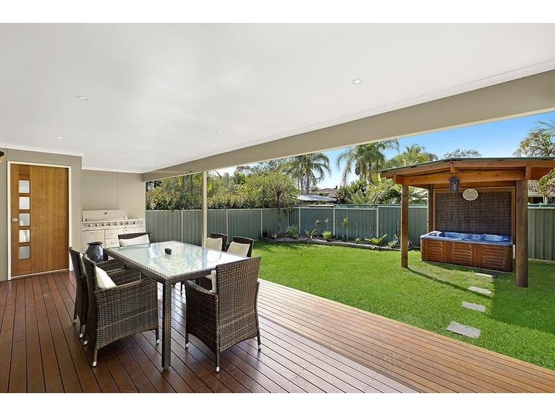 4 Buckingham Road, Berkeley Vale NSW 2261