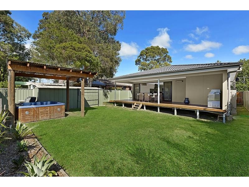 4 Buckingham Road, Berkeley Vale NSW 2261
