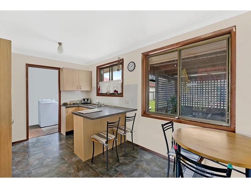 40 Clare Crescent, Berkeley Vale NSW 2261