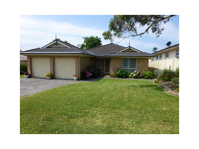 4 Parkside Avenue, Bateau Bay NSW 2261