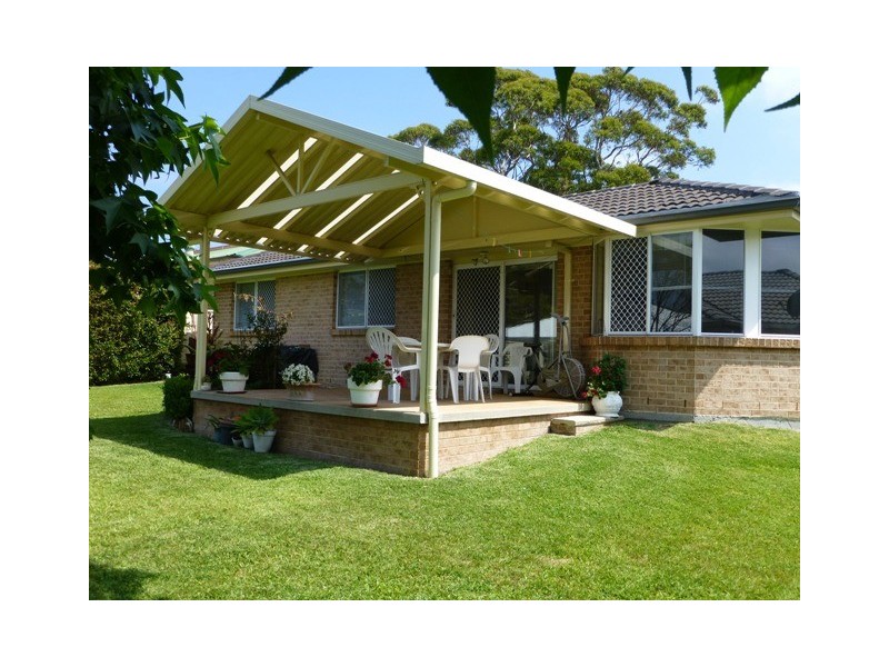 4 Parkside Avenue, Bateau Bay NSW 2261