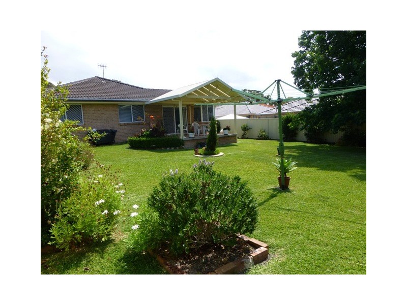 4 Parkside Avenue, Bateau Bay NSW 2261