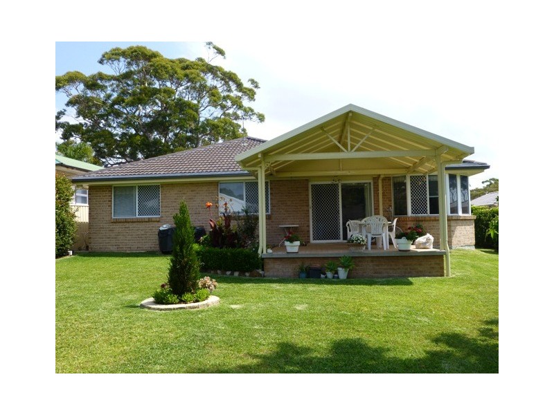 4 Parkside Avenue, Bateau Bay NSW 2261