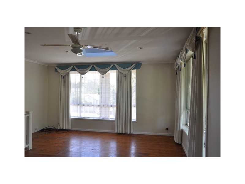 26 Windsor Road, Berkeley Vale NSW 2261