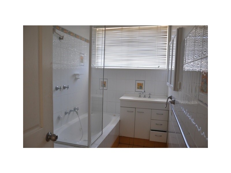 26 Windsor Road, Berkeley Vale NSW 2261