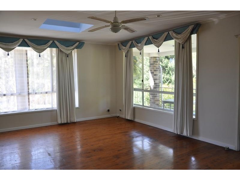 26 Windsor Road, Berkeley Vale NSW 2261