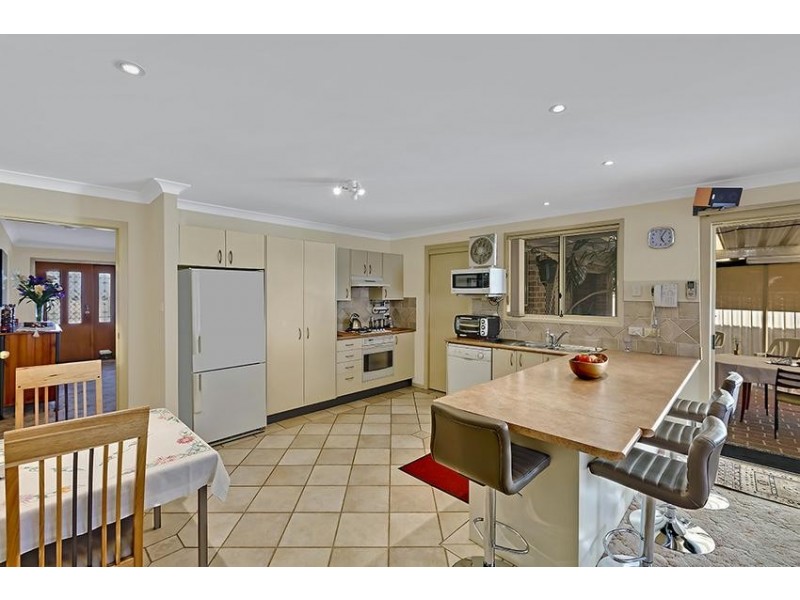 2 Clyde Close, Bateau Bay NSW 2261