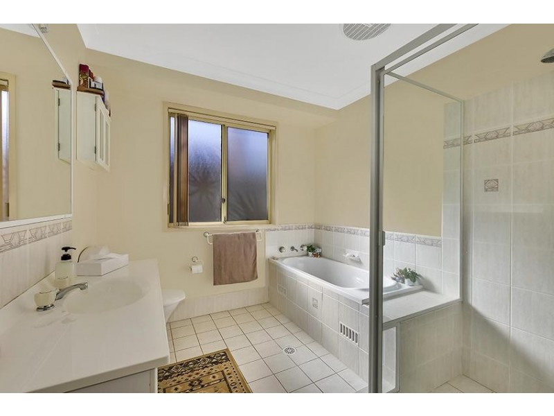 2 Clyde Close, Bateau Bay NSW 2261